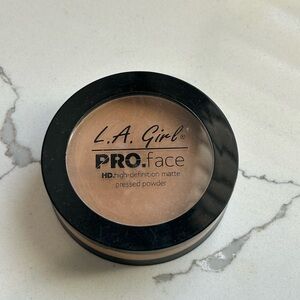 La girl PRO.face HD Matte Pressed Powder - medium beige